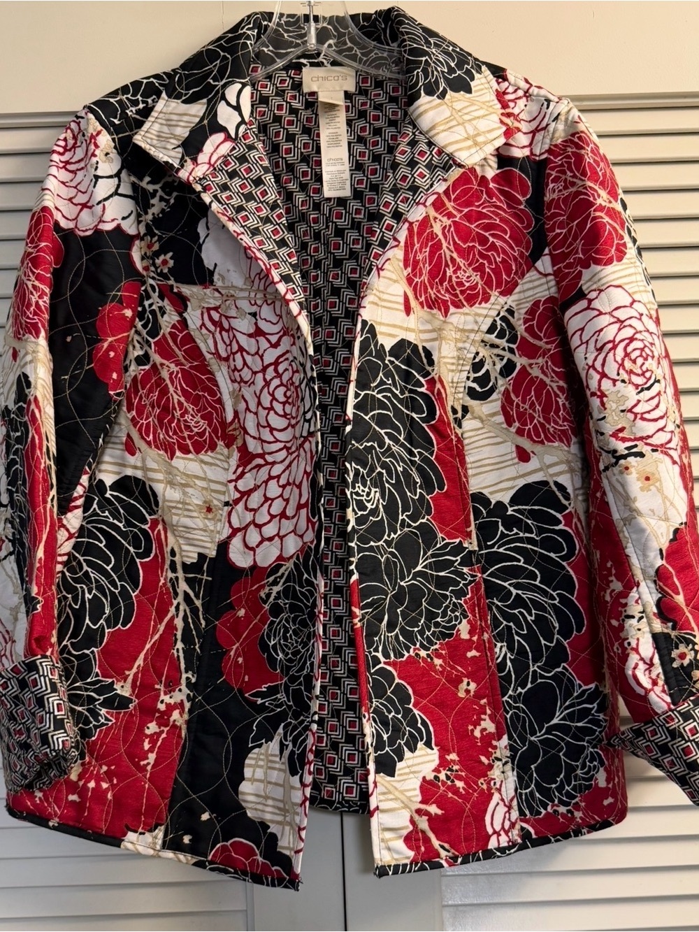 Chico's Red, Black & White Quilted Floral Jacket size 1/Medium